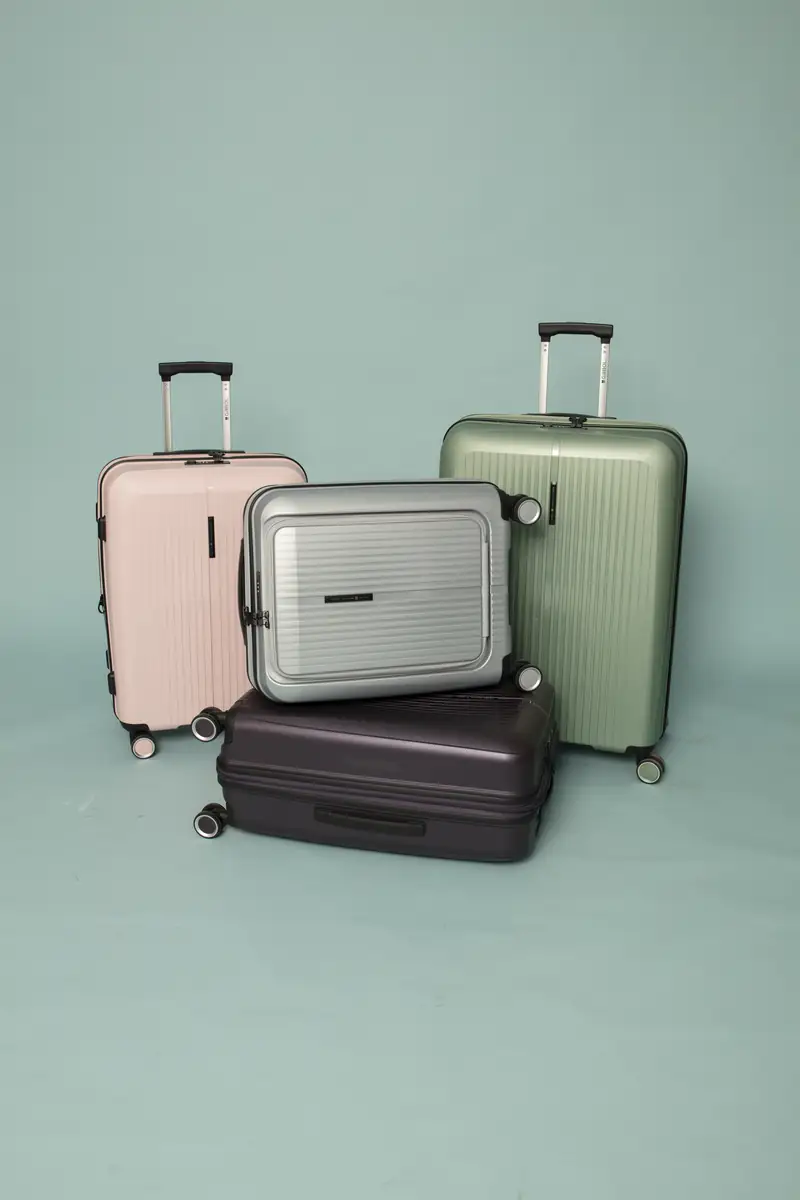 Cuatro maletas de la colección Brooklyn en varios colores