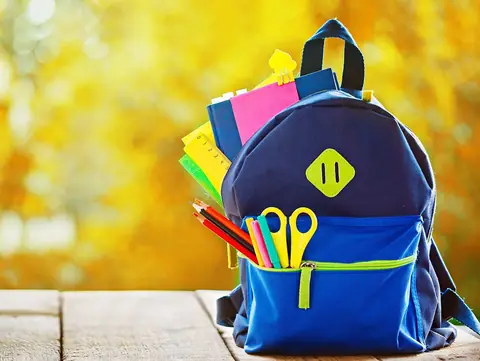 Mochila escolar con material de colegio